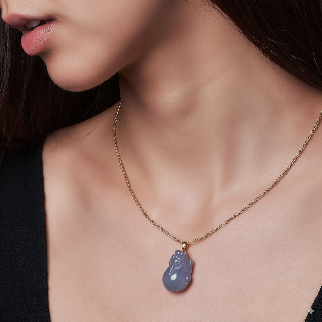 Guardian Wealth – Smoky Grey Hetian Jade(烟灰和田玉)Pixiu Pendant with Gold Bail