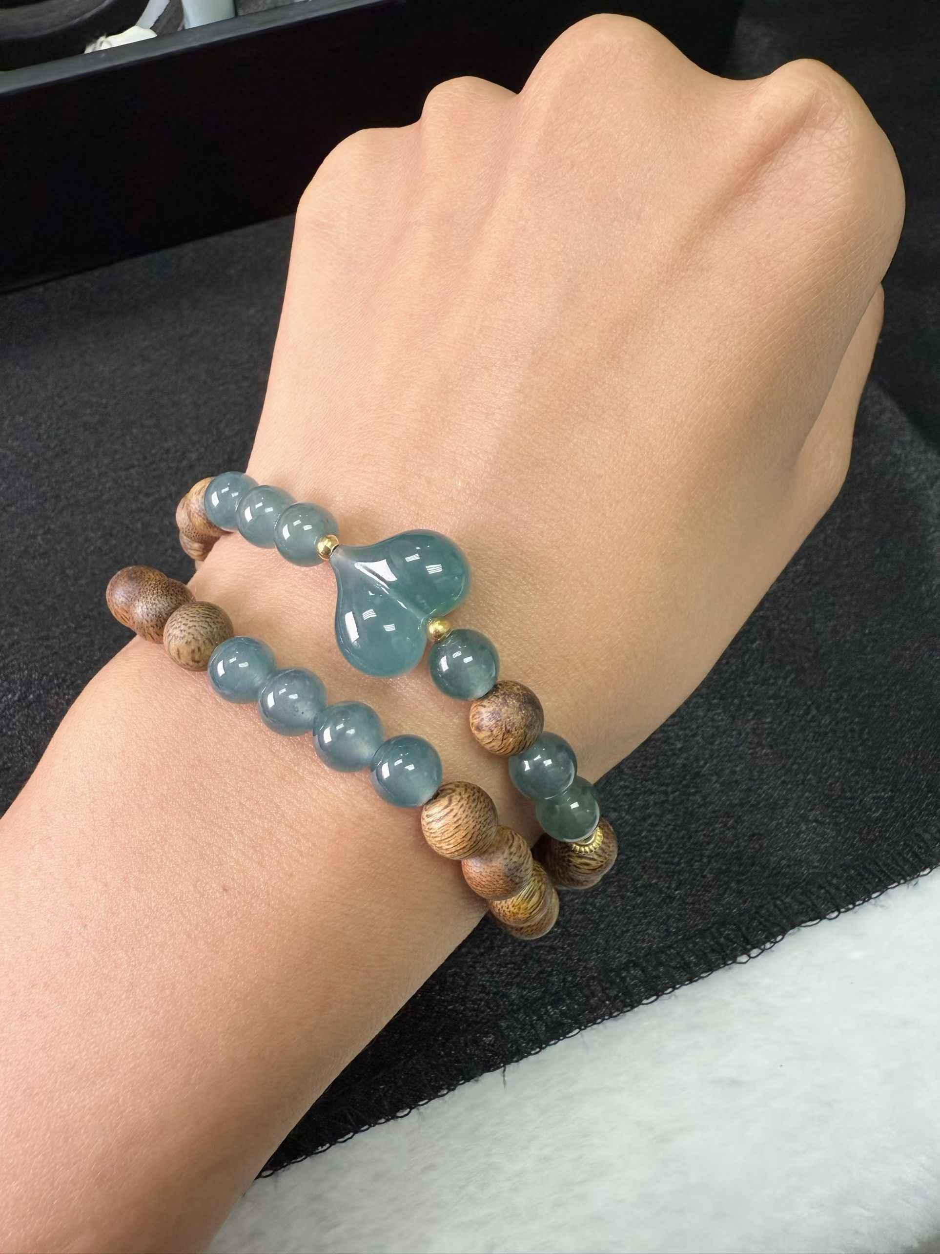 Jadeite Bead & Agarwood (翡翠危料配沉香)