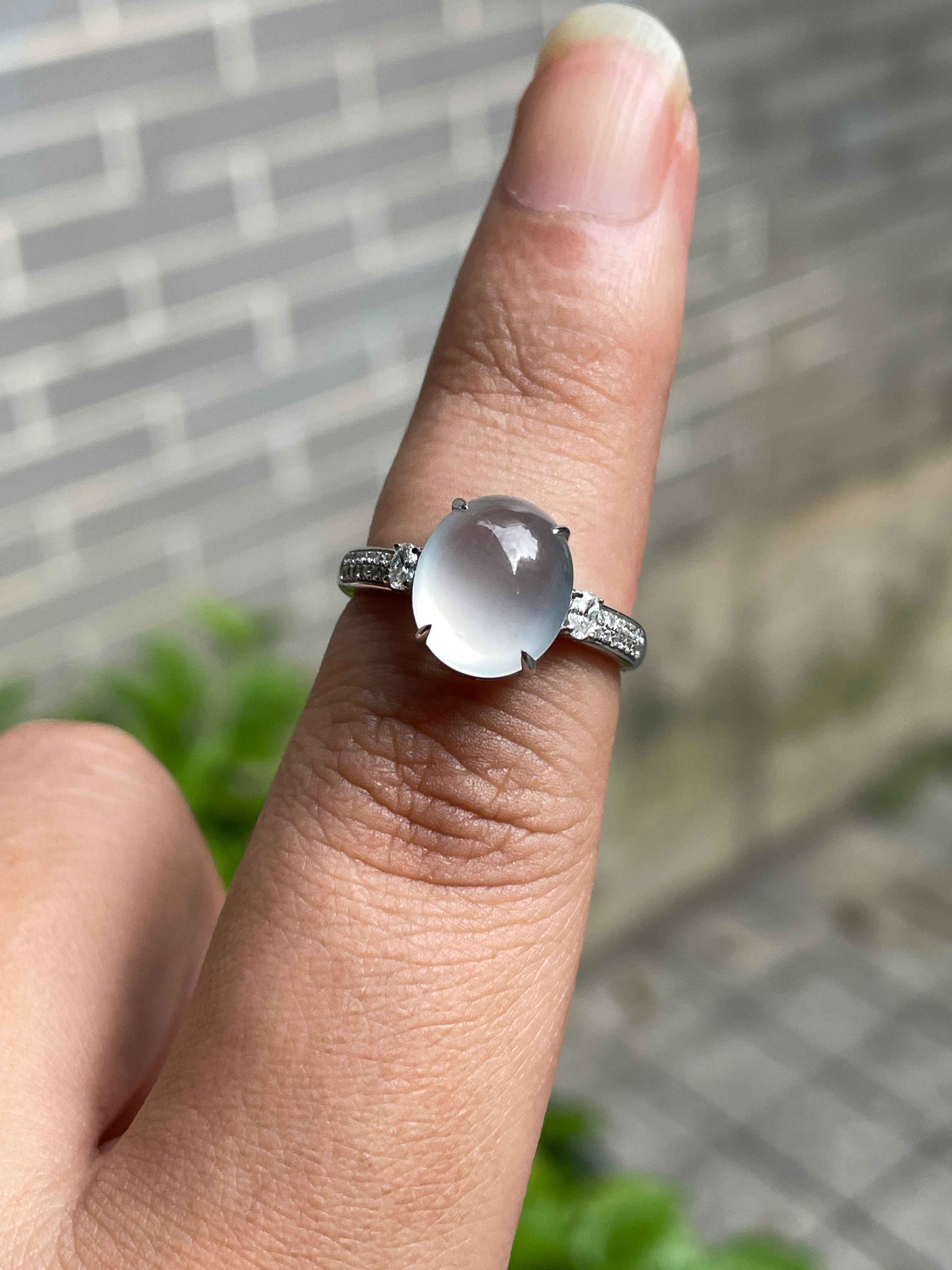 Jadeite with 18k gold Ring