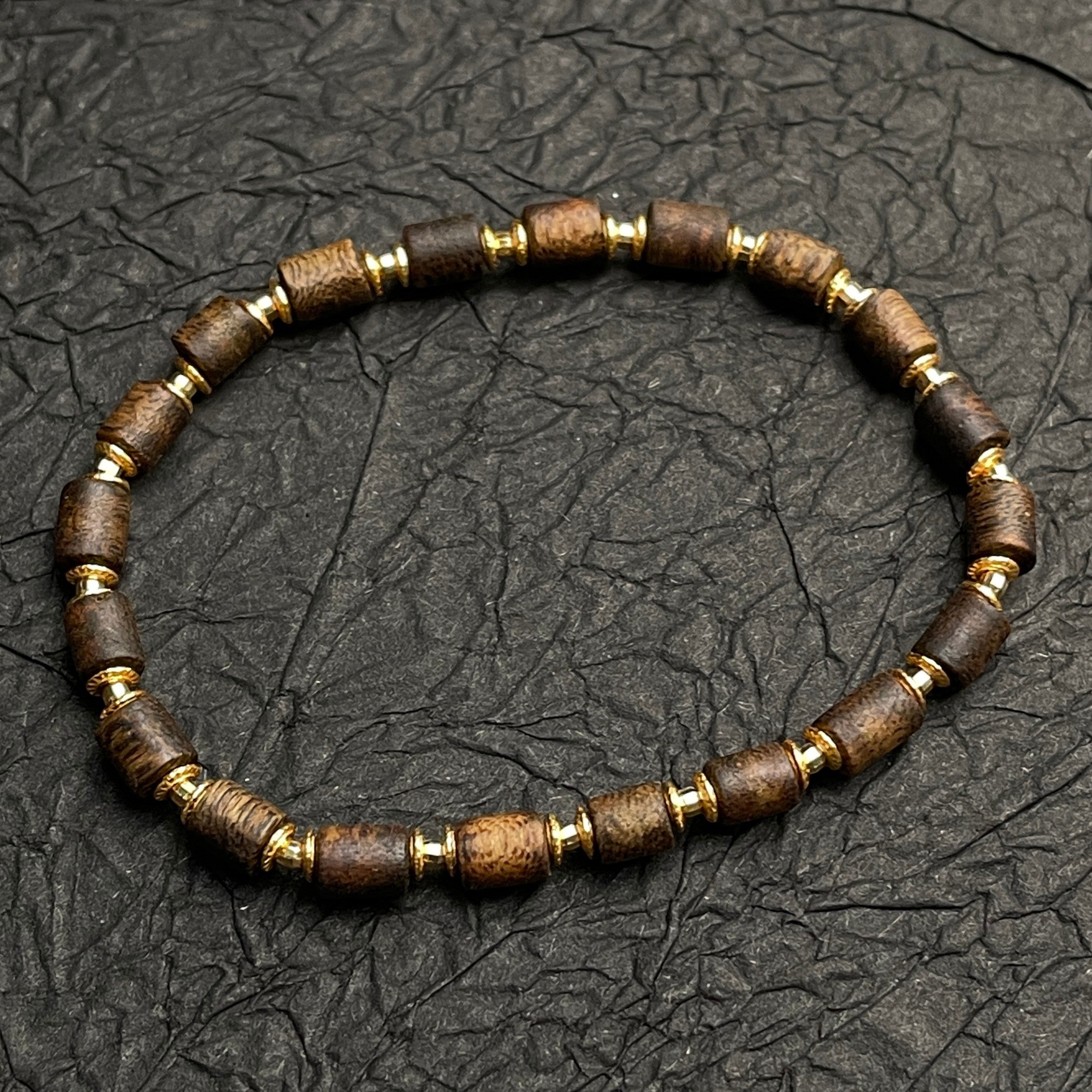 Sylvia Jewelry 沉香木桶珠手链,金色调点缀,男女皆宜,简约优雅