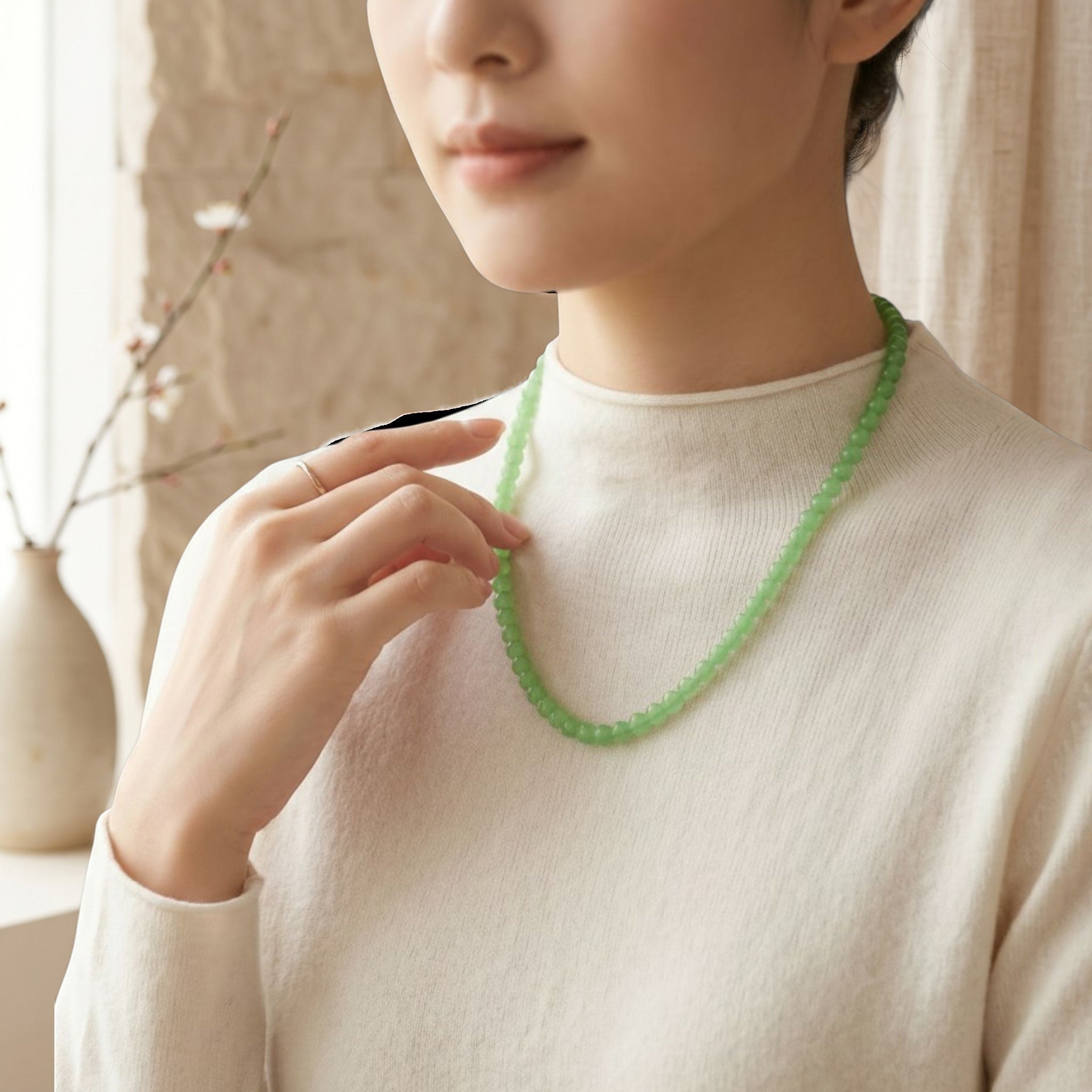 Sylvia Jewelry 浅绿色串珠项链,简约设计,适合日常佩戴。