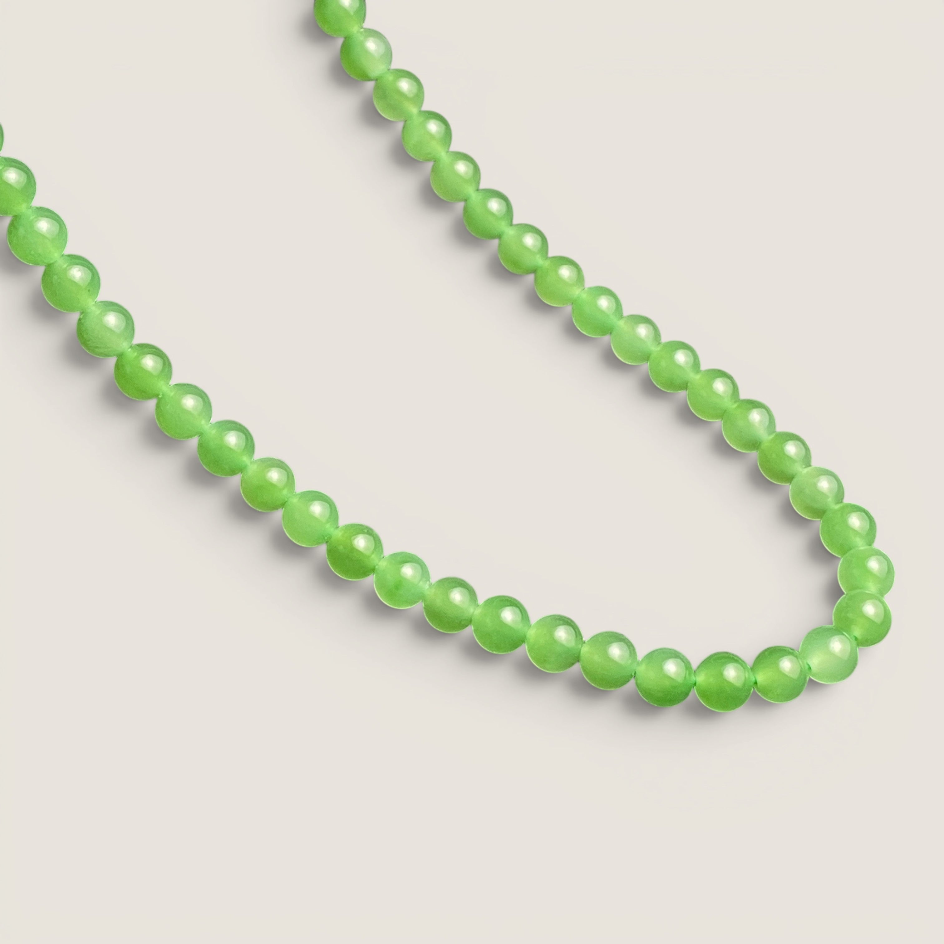 Sylvia Jewelry 绿色玉石珠项链,简约设计,适合日常佩戴。
