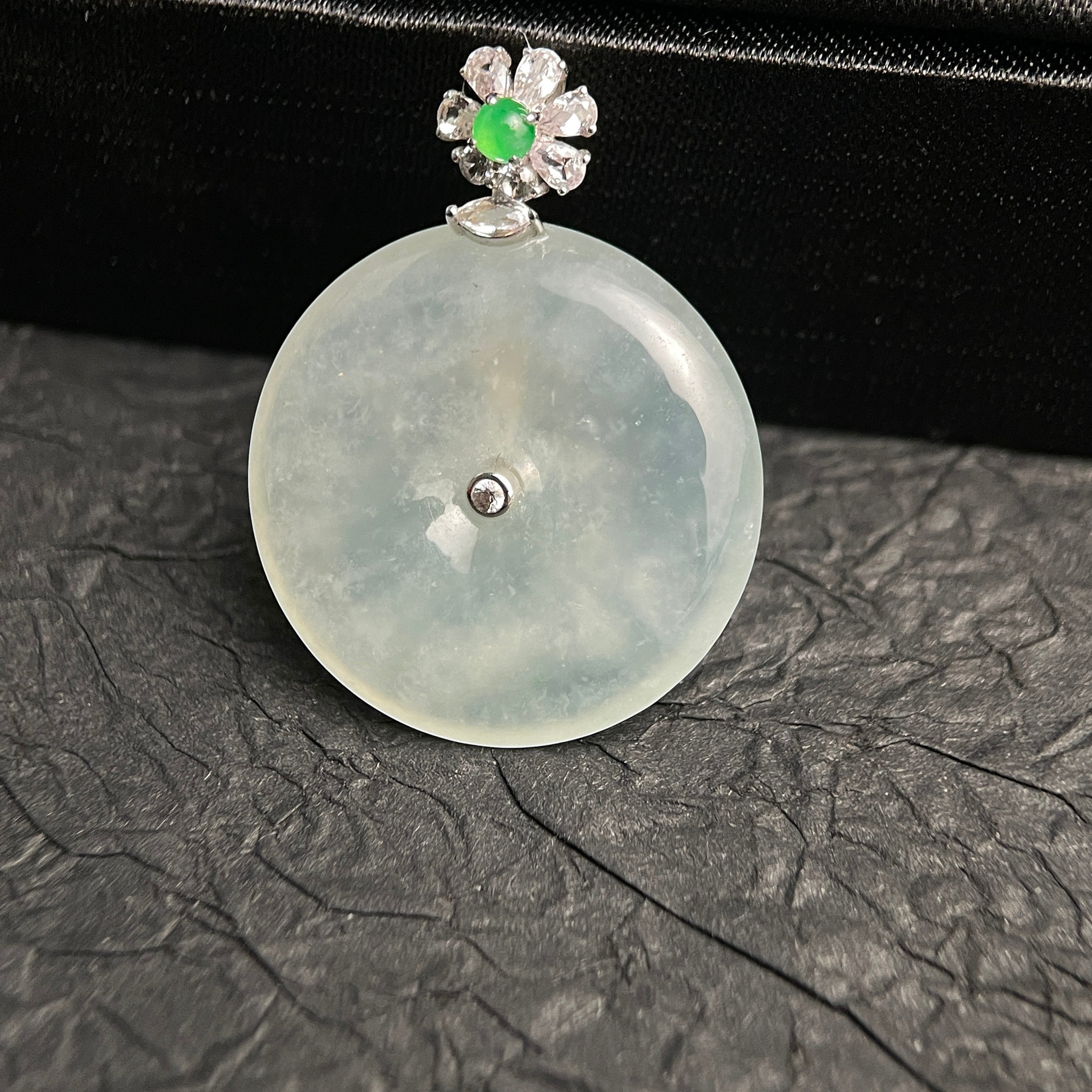 Sylvia Jewelry 冰种翡翠吊坠,花朵造型镶嵌绿宝石和钻石,圆形设计,适合日常佩戴