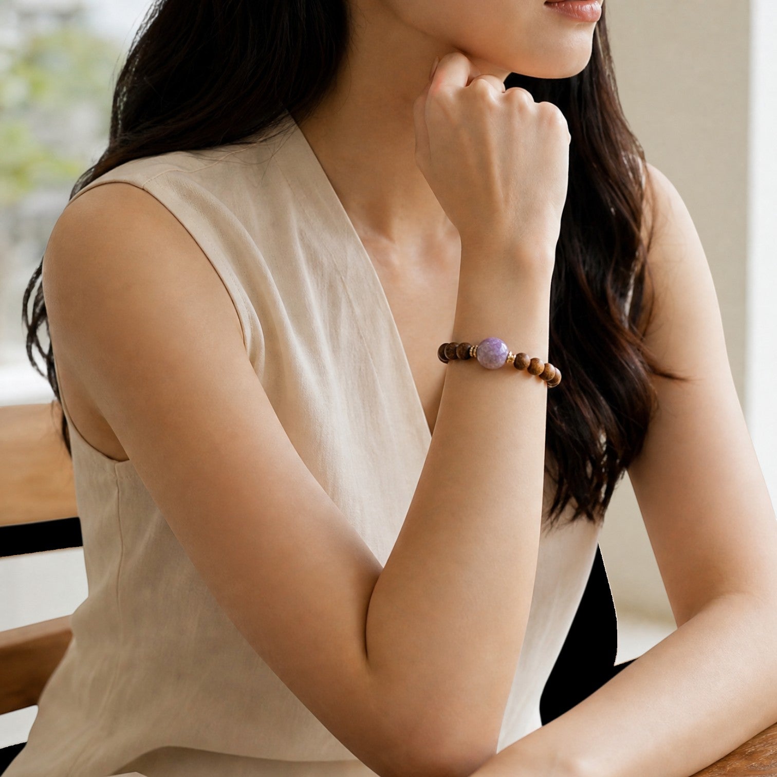 Sylvia Jewelry 紫色水晶木珠手链,适合日常佩戴。