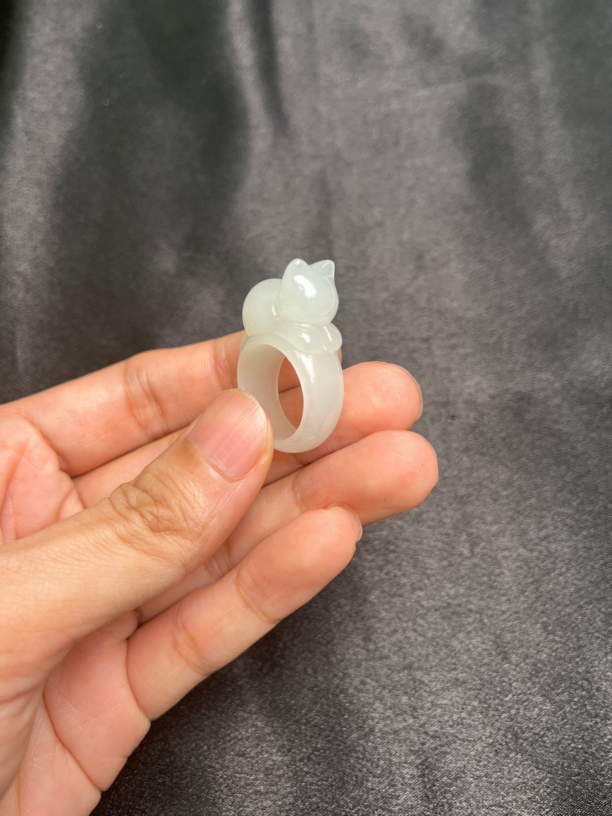 HeTian white jade craft with cat on top