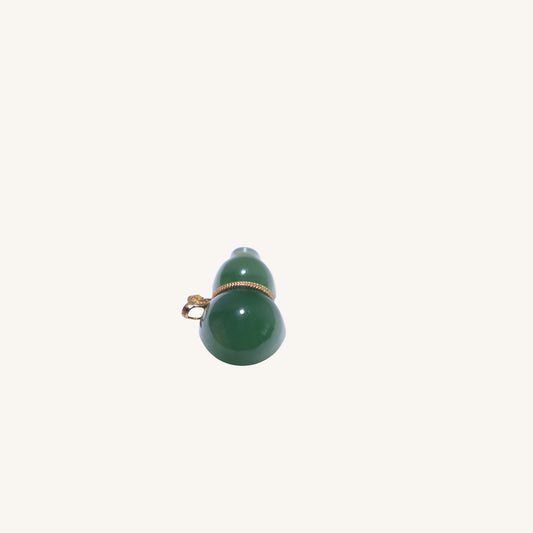 Green Hetian Jade（碧玉）Gourd Pendant with 18K Gold Mount