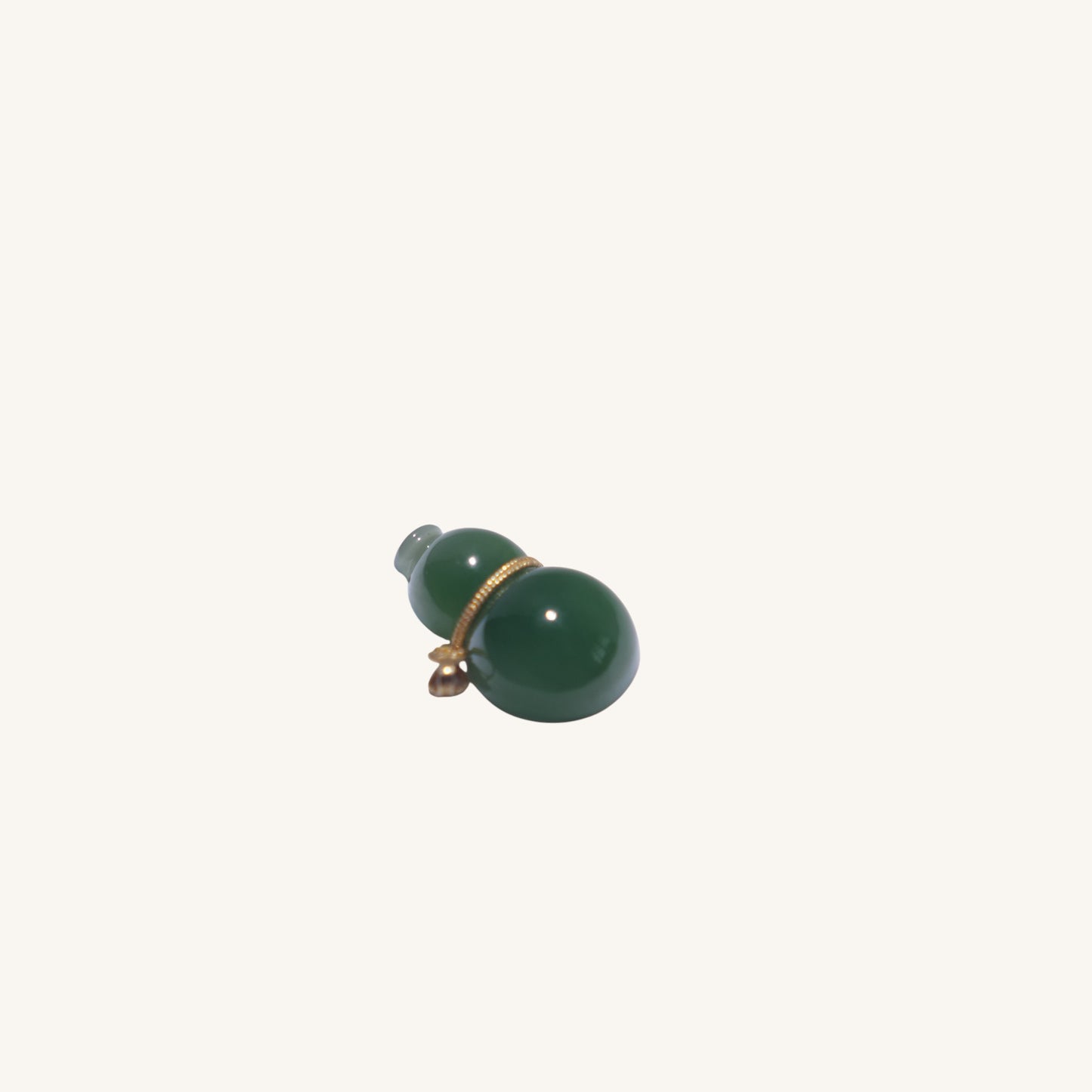 Green Hetian Jade（碧玉）Gourd Pendant with 18K Gold Mount