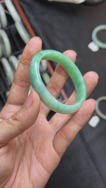 Verdant Grace – Natural Jadeite Guifei Bangle (Type A)
