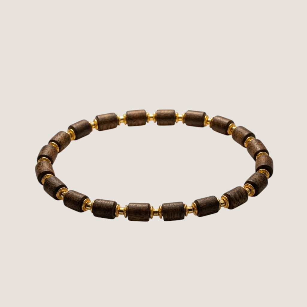 Sylvia Jewelry 沉香木桶珠手链，金色点缀，适合日常佩戴，简约优雅